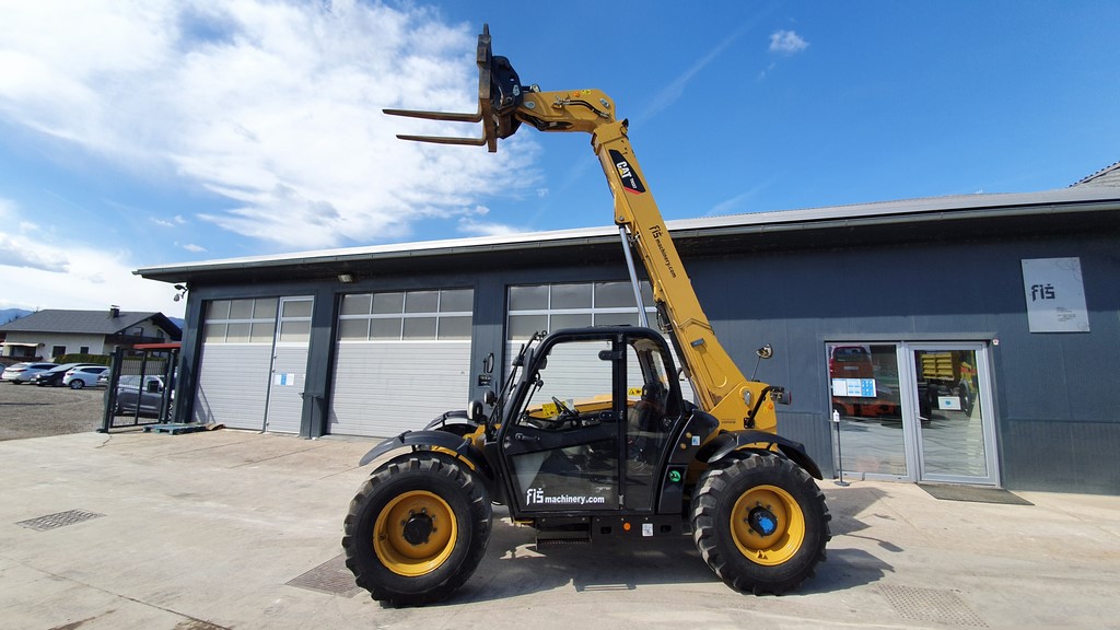 teleskopski viličar CAT TH 337 dvignjene vilice