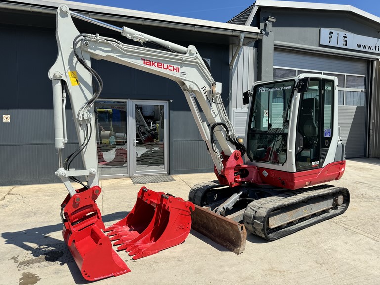 mini bager Takeuchi TB230
